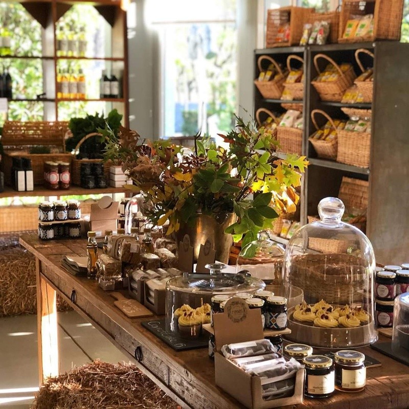 Grande Provence deli rustic display